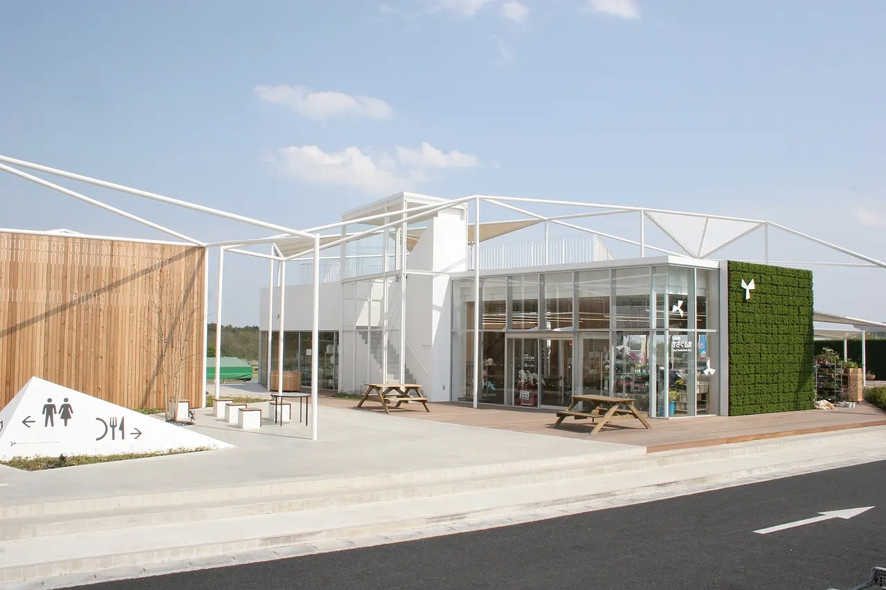 道の駅よしおか温泉　物産館かざぐるま（吉岡町）