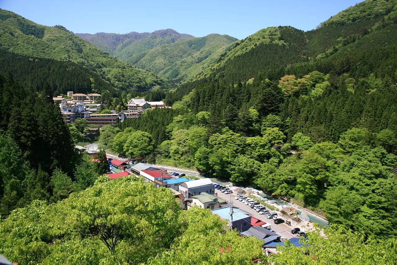 四万温泉全景　夏（中之条町）