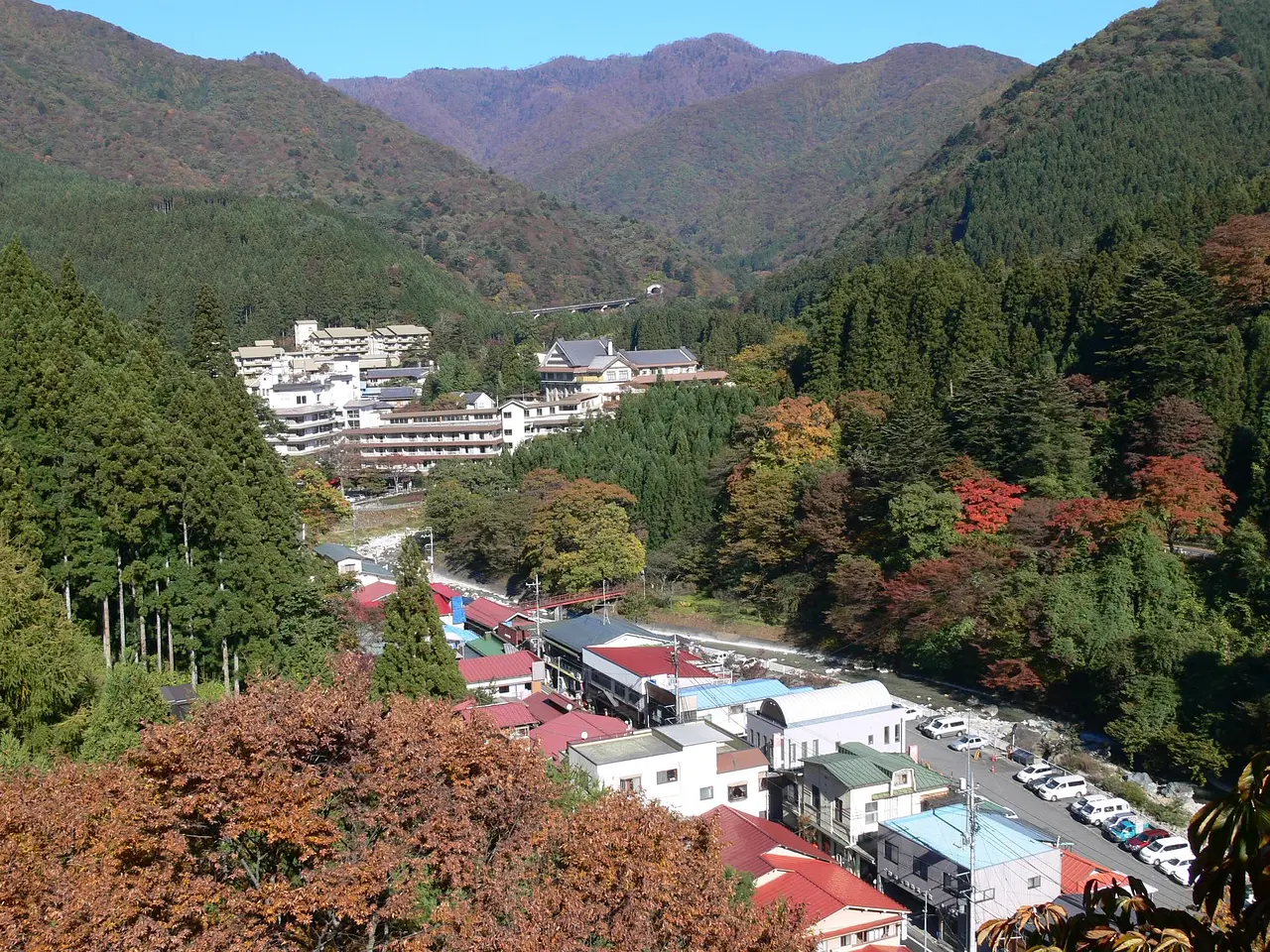 四万温泉全景　秋（中之条町）