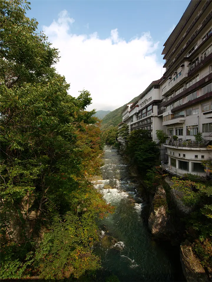 水上温泉峡・利根川を望む（みなかみ町）