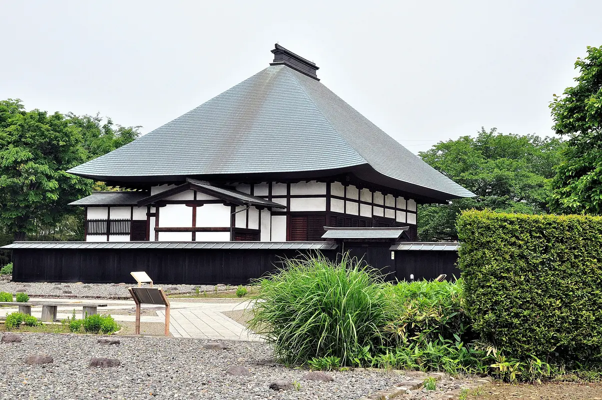 縁切寺満徳寺-scaled.jpg