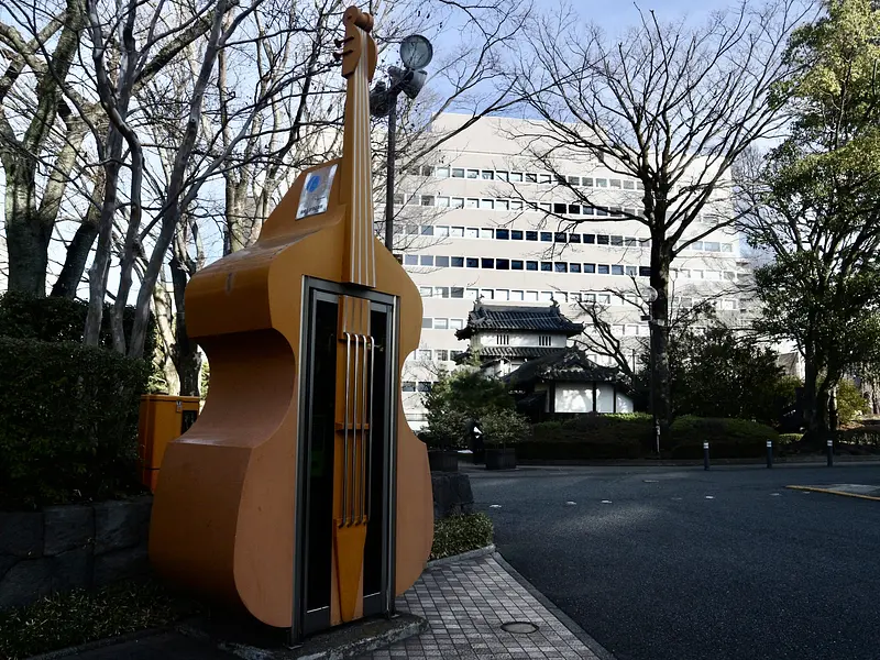 バイオリン公衆電話ボックス（高崎市）