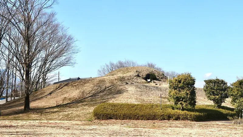 南下古墳全景