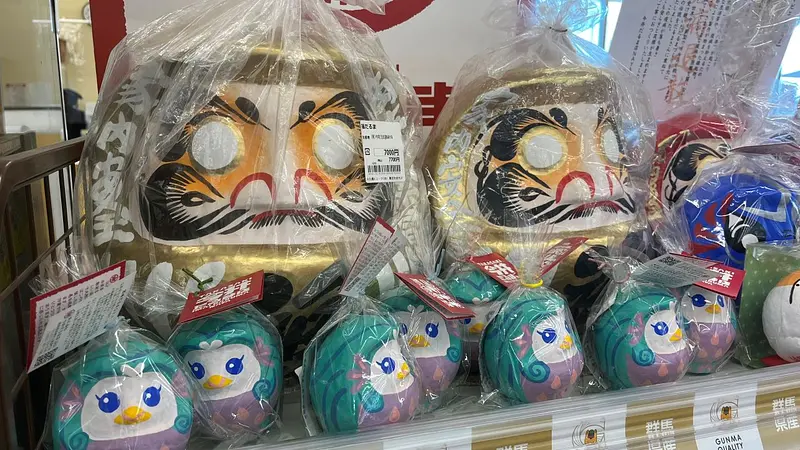 高崎だるまとアマビエだるま