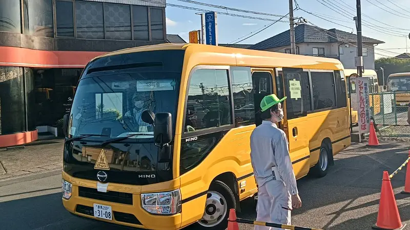 シャトルバス