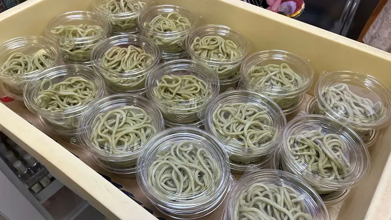 シルクパウダーと桑茶を配合したうどん