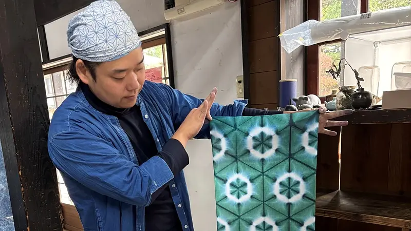 染めたばかりは緑色