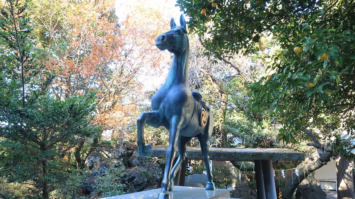 進雄神社の神馬を