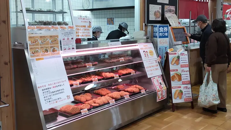 アツアツの揚げ物を提供する「そうざい屋Tamaでり」