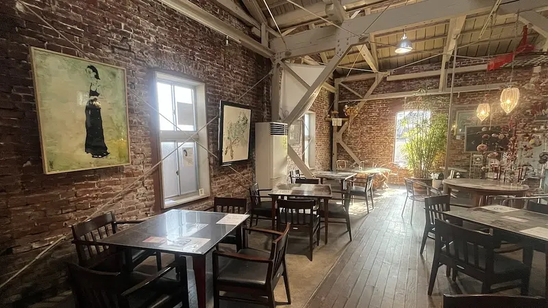 「ベーカリーカフェ レンガ」の店内