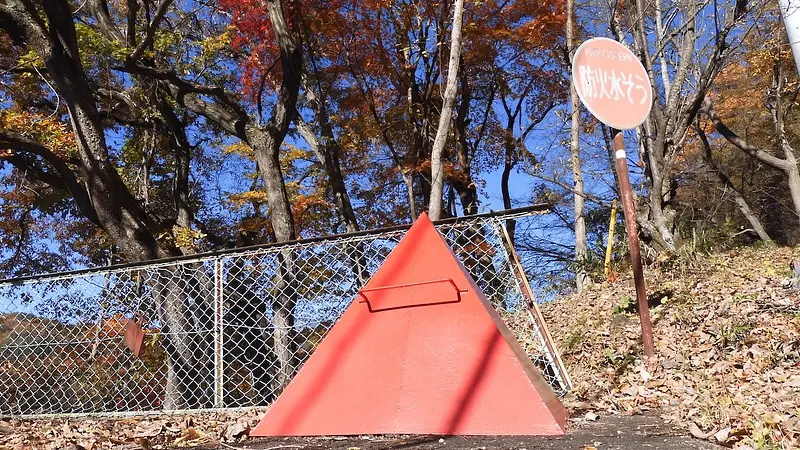 なぞの三角形の物体