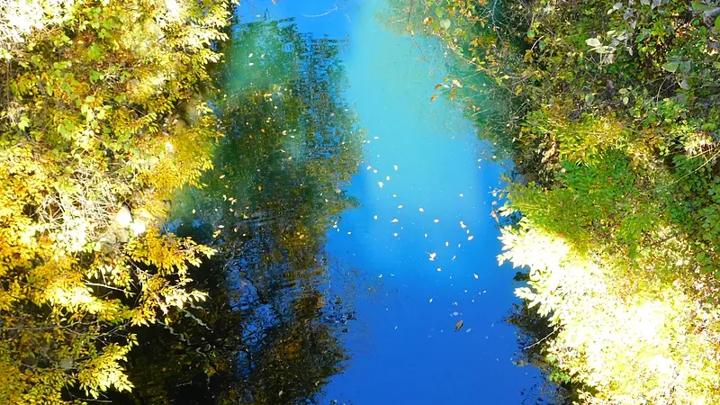 訪ねるごとに川や湖の色が違う