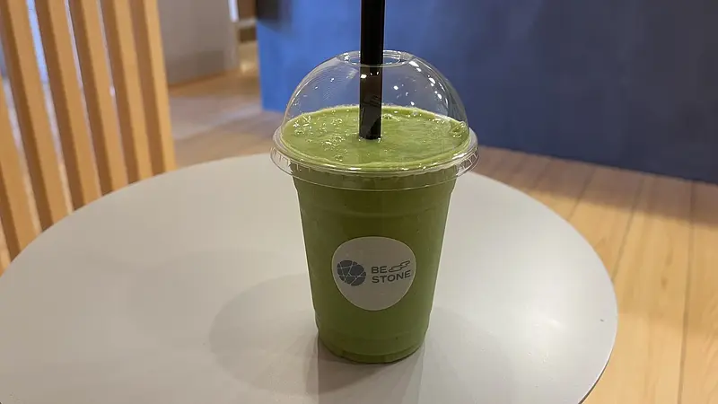 きれいな緑のスムージー