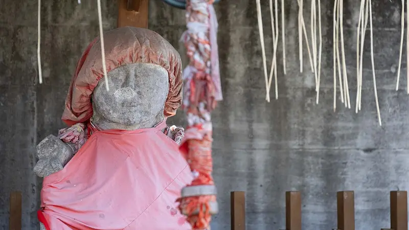 道中には立派なお地蔵様