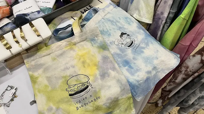 古着やハンドメイドアクセサリー