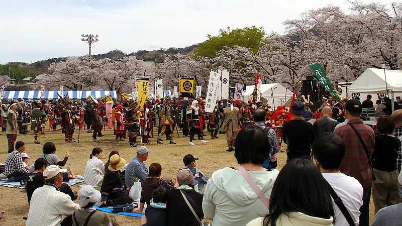凱旋式で火縄銃の実演