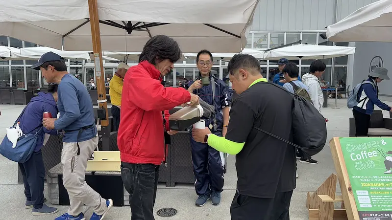 コーヒーと会話を楽しむ交流時間