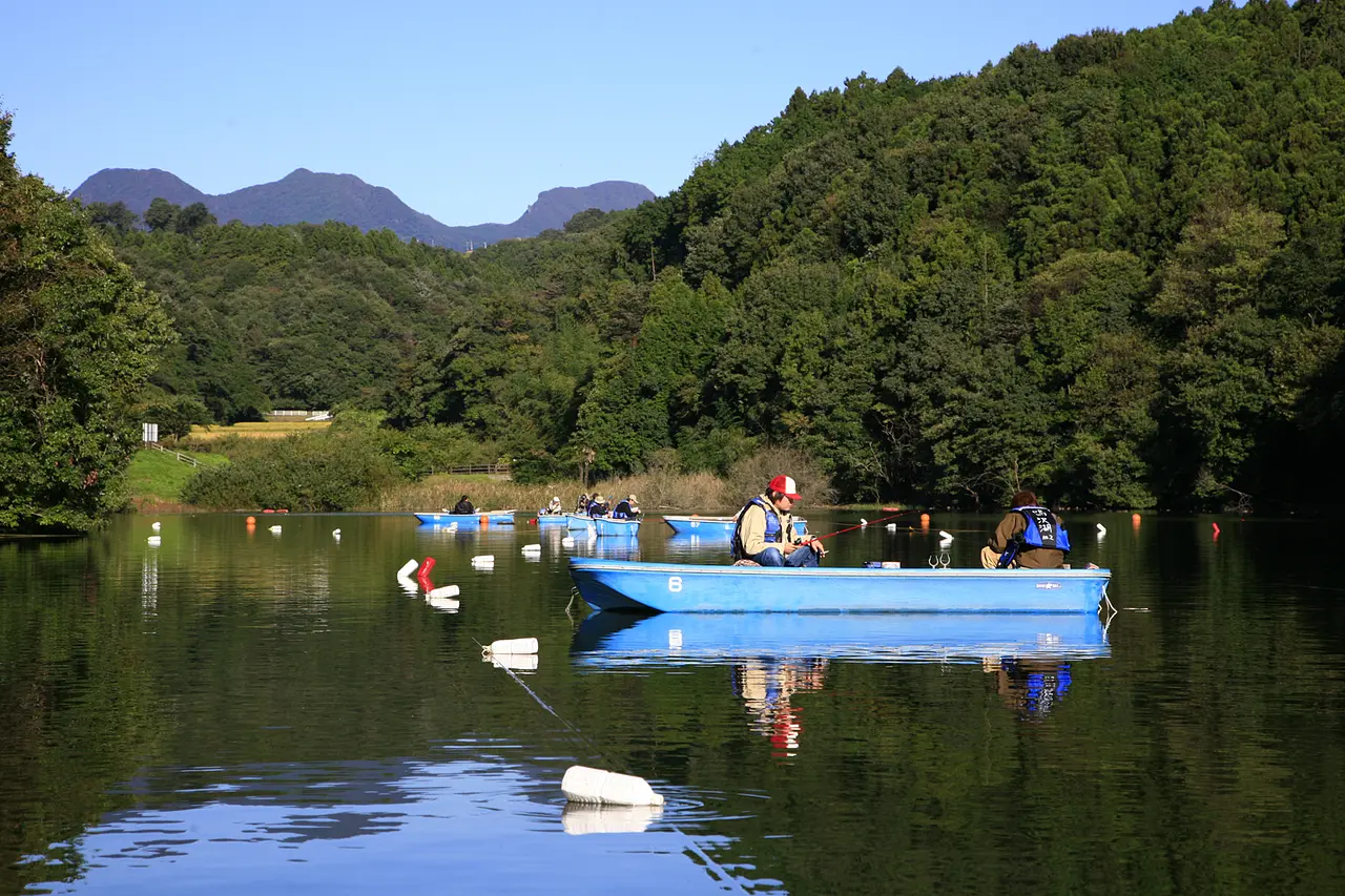 鳴沢湖　ワカサギのボート釣り（高崎市）