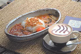 【四万温泉】カレー・イタリアンラーメン　柏屋カフェ